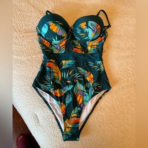 Cupshe one piece. Small.